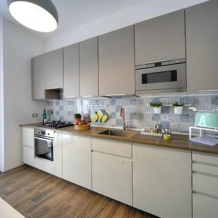 Centralissimo E Luminosissimo A روما